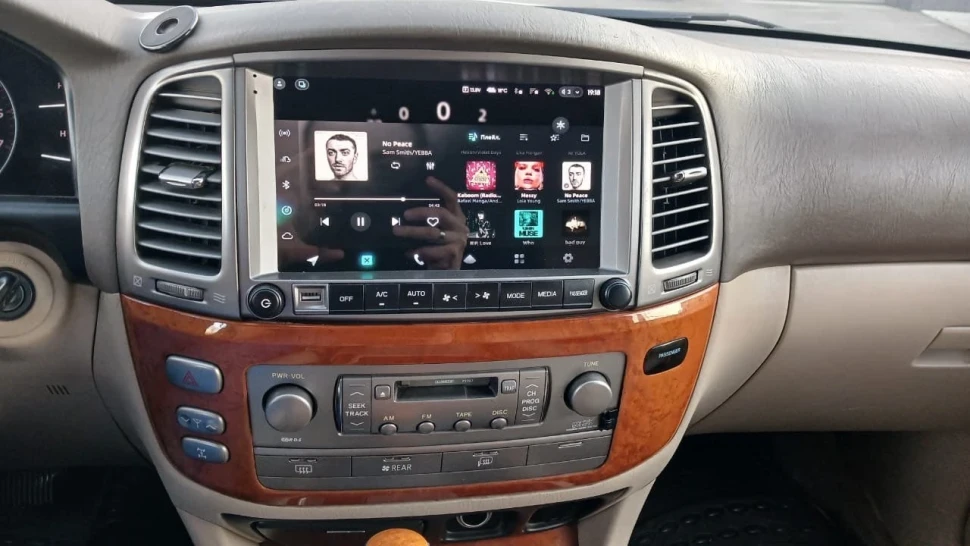 Штатная магнитола Teyes CC3L 4/64 Toyota Land Cruiser 100 (2002-2007) F2 Тип-C