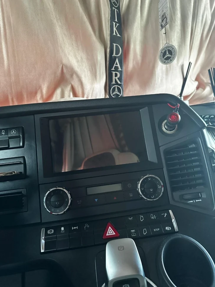 Штатная магнитола Teyes CC3 2K 6/128 Mercedes-Benz Actros (2011-2023)